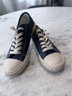 True Religion Jinny canvas low-top women’s sneakers Size 9